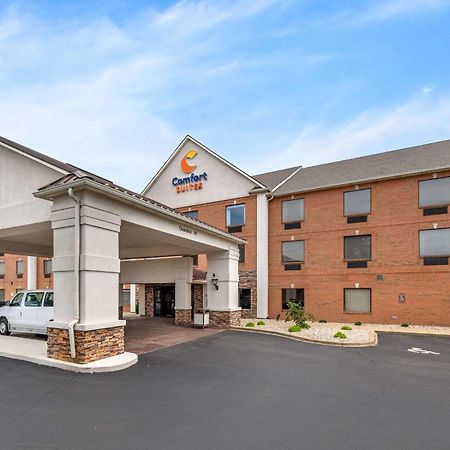 Comfort Suites Louisville Airport Bagian luar foto