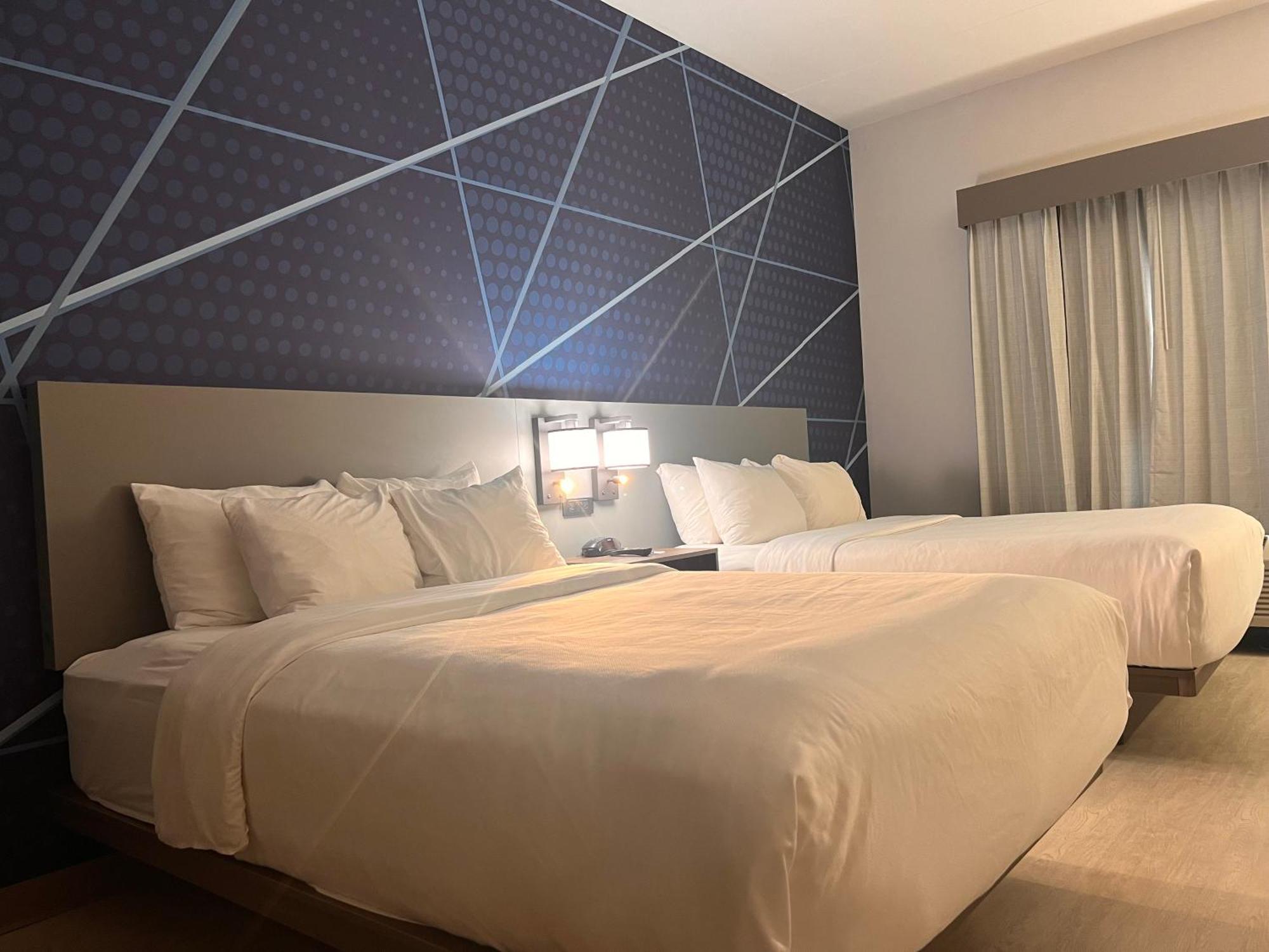 Comfort Suites Louisville Airport Bagian luar foto