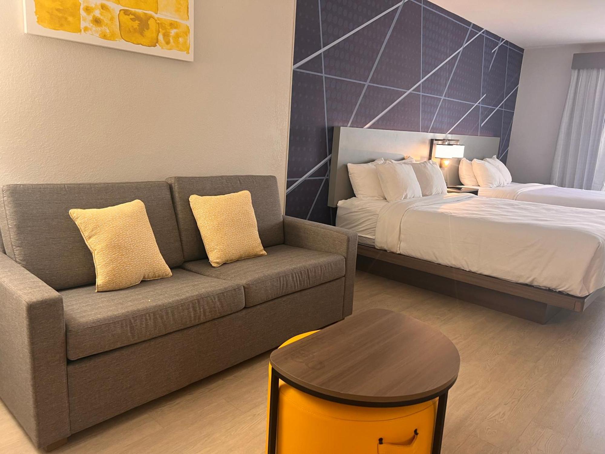 Comfort Suites Louisville Airport Bagian luar foto