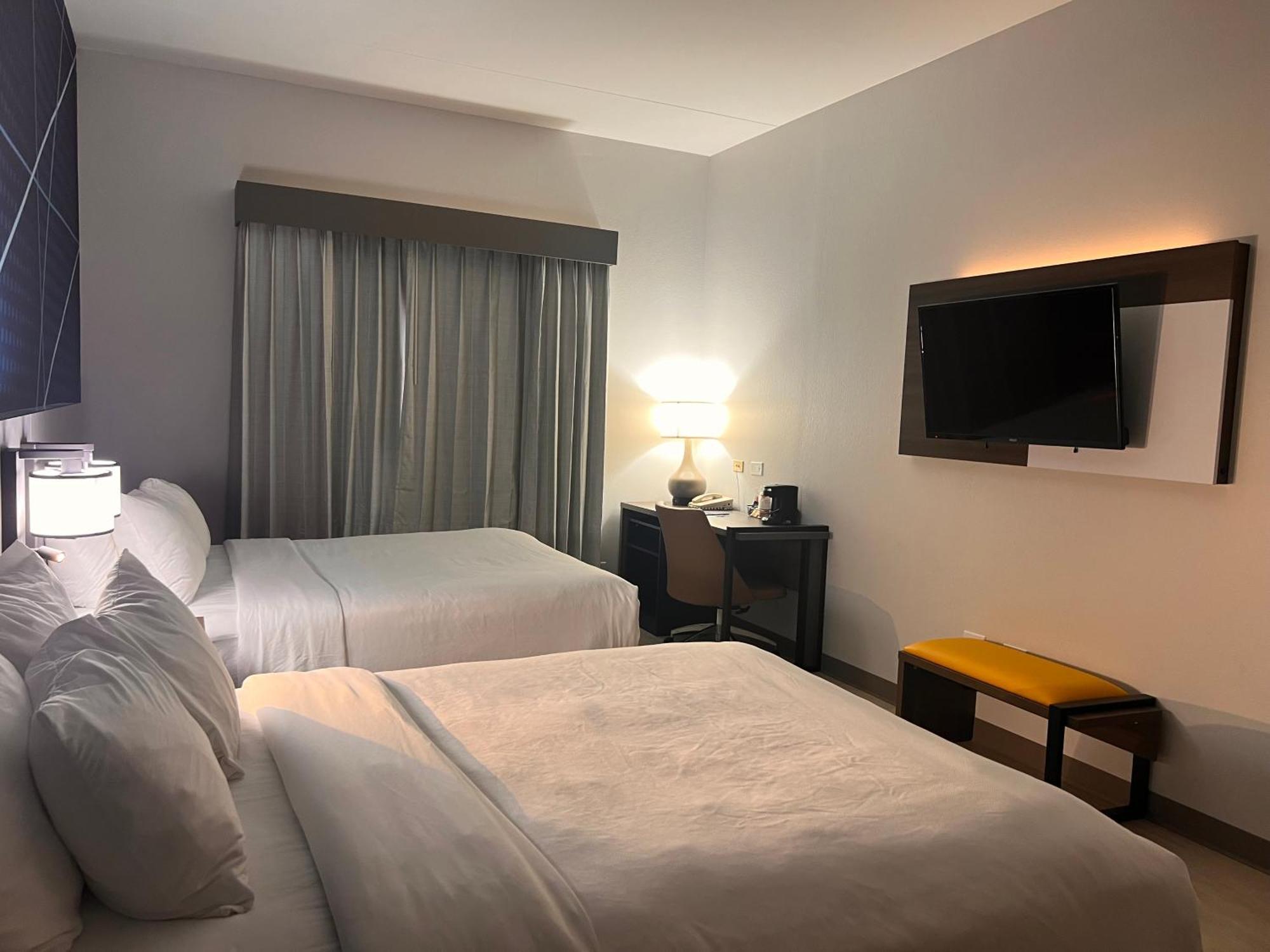 Comfort Suites Louisville Airport Bagian luar foto