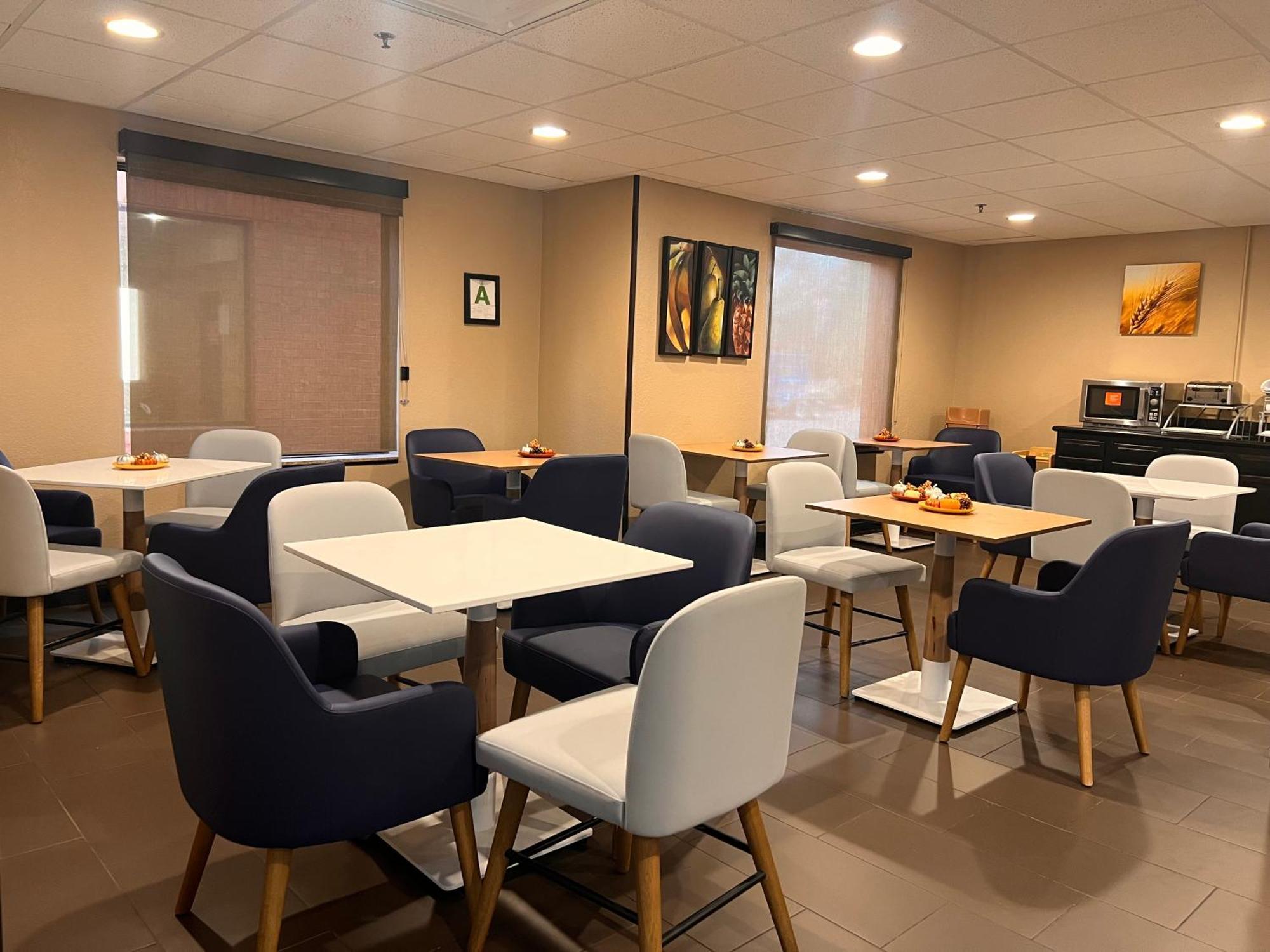 Comfort Suites Louisville Airport Bagian luar foto