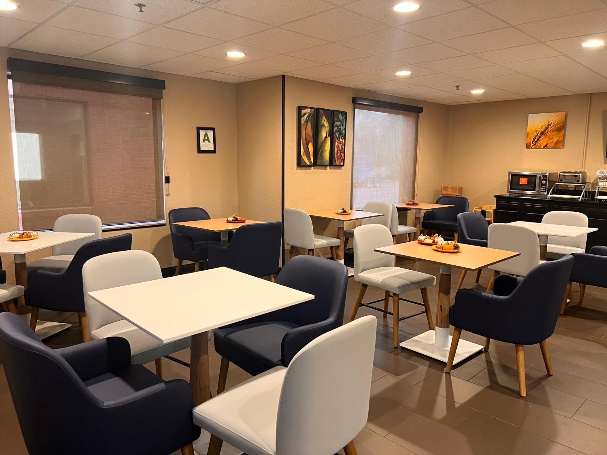 Comfort Suites Louisville Airport Bagian luar foto