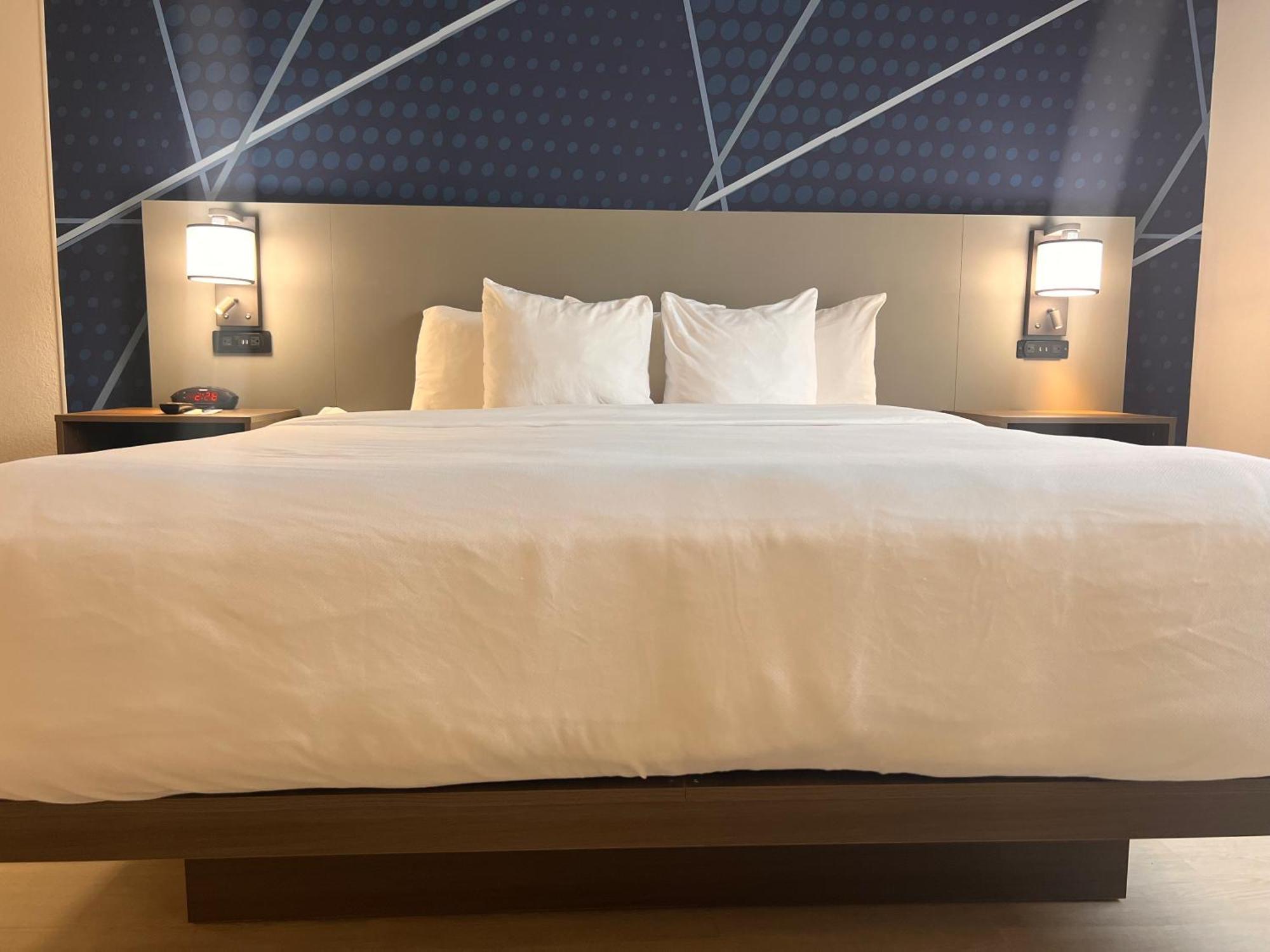 Comfort Suites Louisville Airport Bagian luar foto