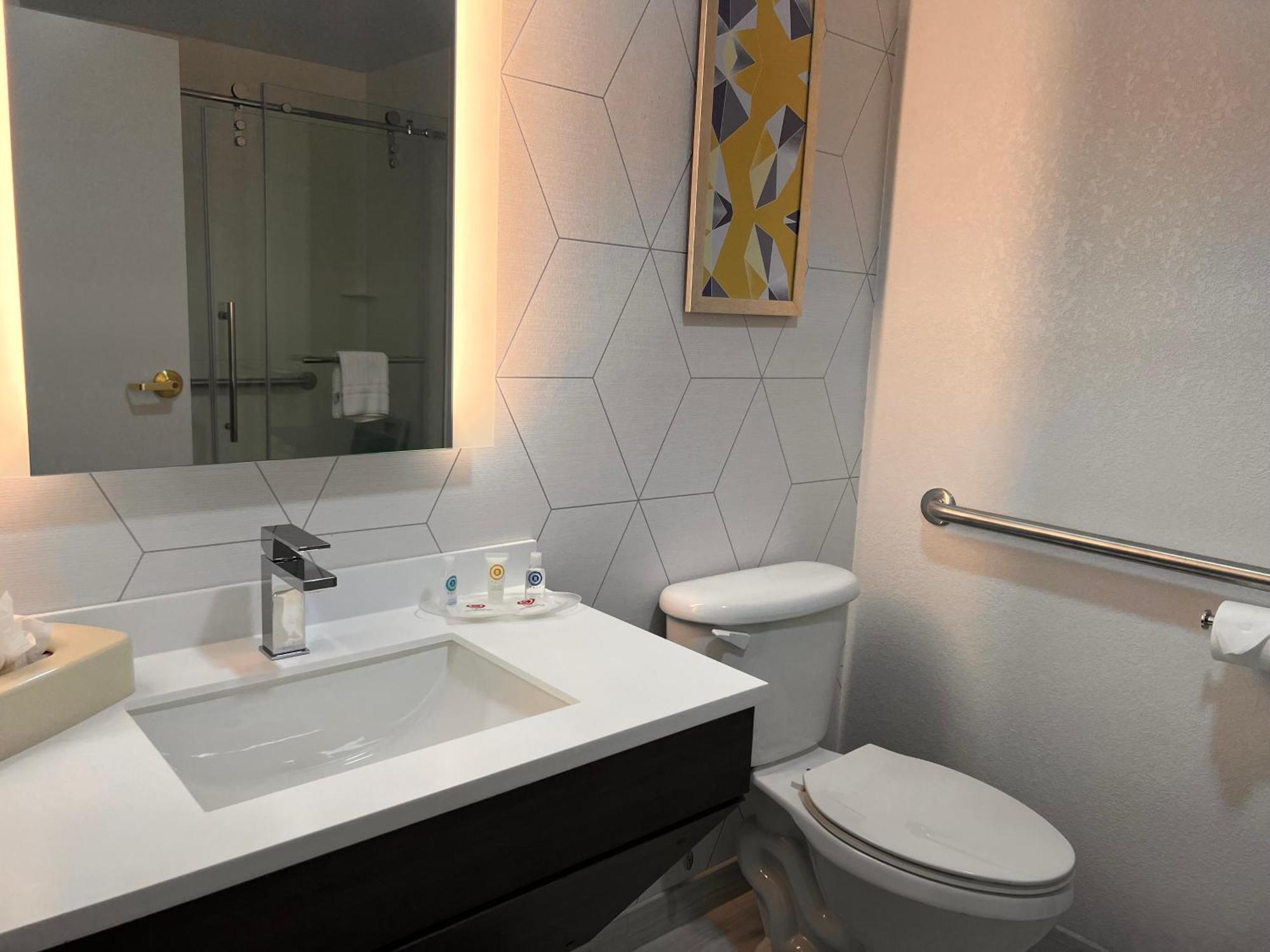 Comfort Suites Louisville Airport Bagian luar foto