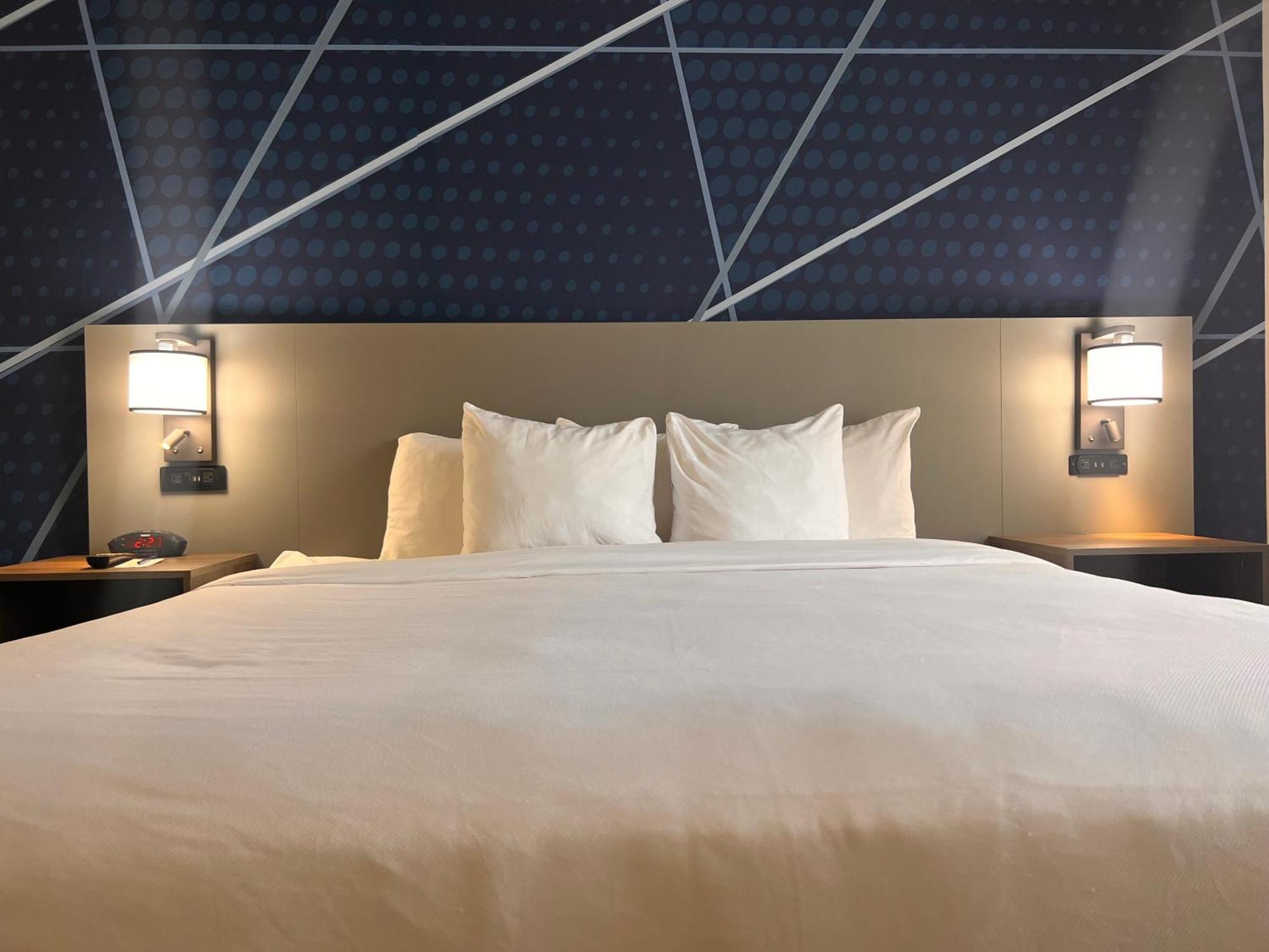 Comfort Suites Louisville Airport Bagian luar foto
