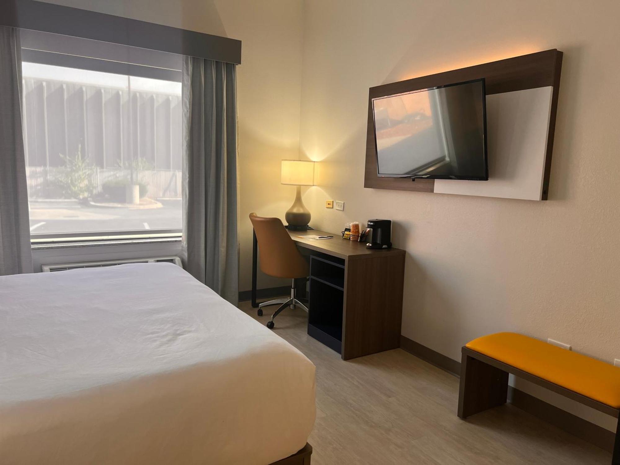 Comfort Suites Louisville Airport Bagian luar foto