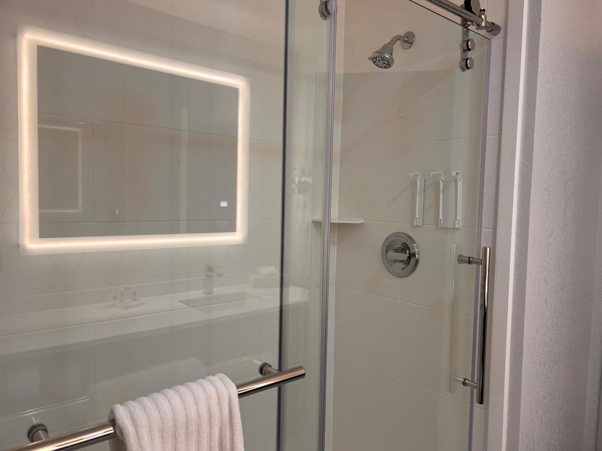 Comfort Suites Louisville Airport Bagian luar foto