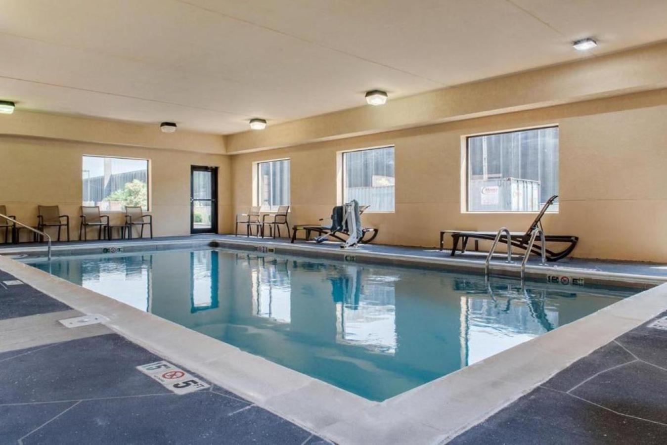 Comfort Suites Louisville Airport Bagian luar foto