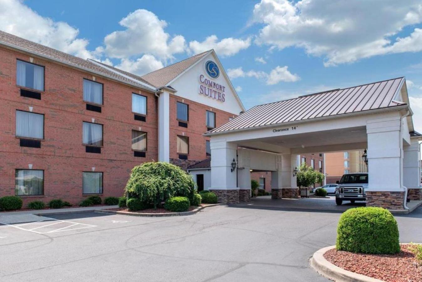 Comfort Suites Louisville Airport Bagian luar foto