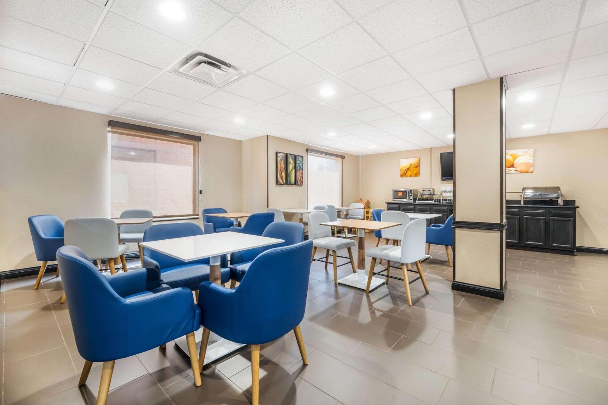 Comfort Suites Louisville Airport Bagian luar foto