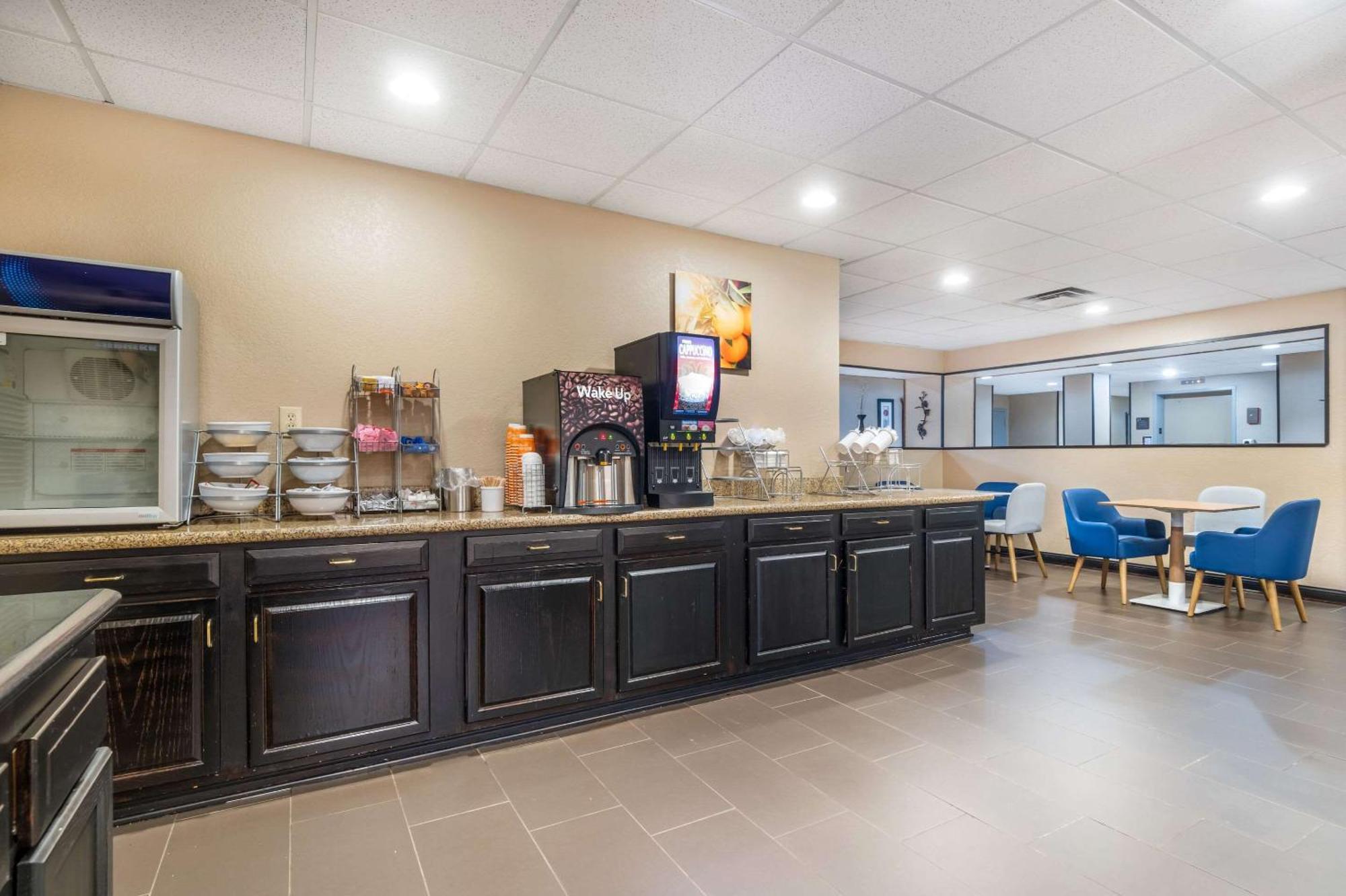 Comfort Suites Louisville Airport Bagian luar foto