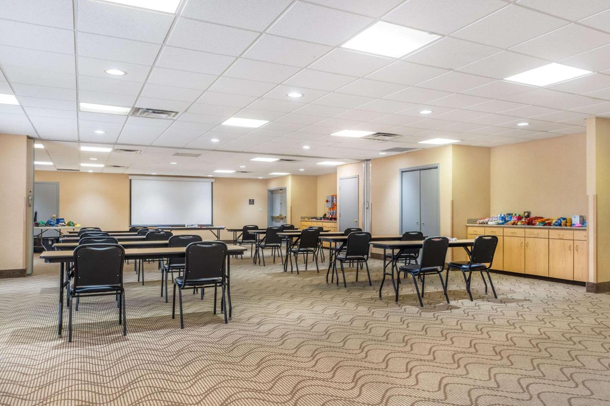 Comfort Suites Louisville Airport Bagian luar foto