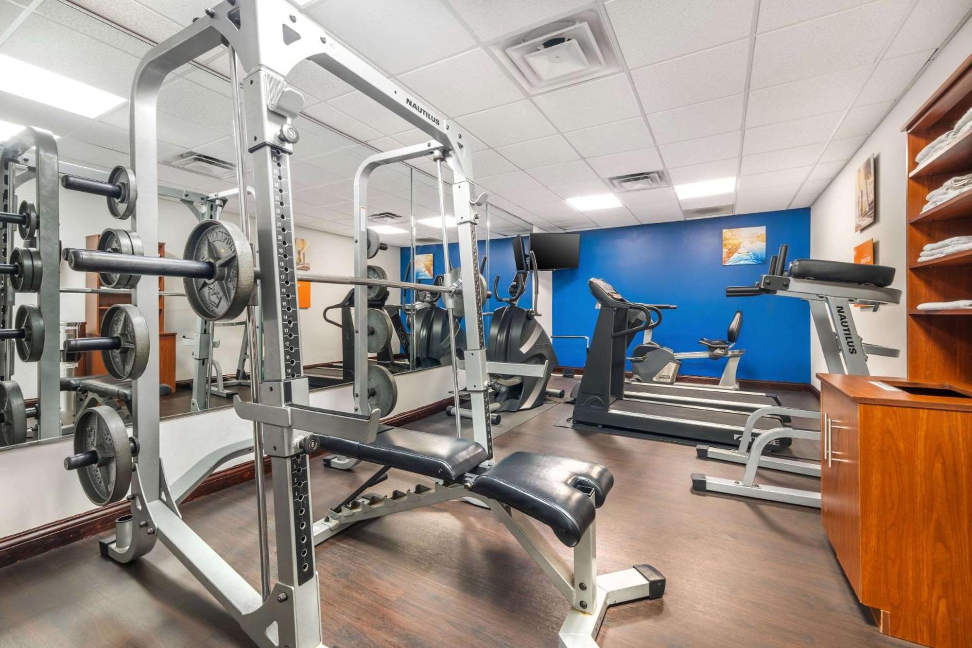 Comfort Suites Louisville Airport Bagian luar foto