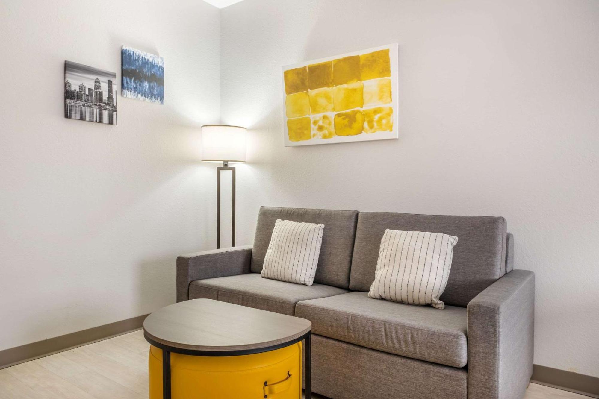 Comfort Suites Louisville Airport Bagian luar foto