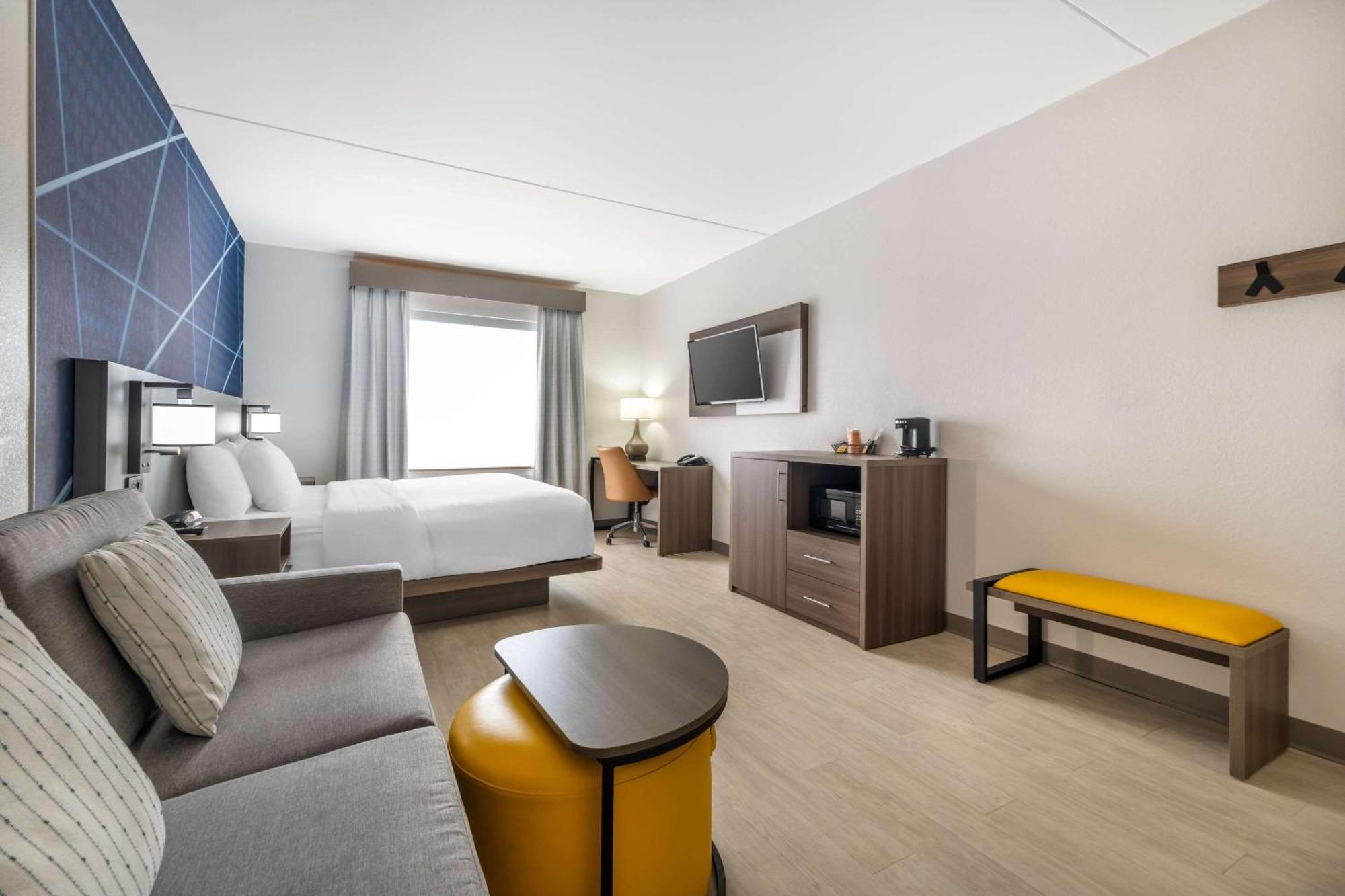 Comfort Suites Louisville Airport Bagian luar foto