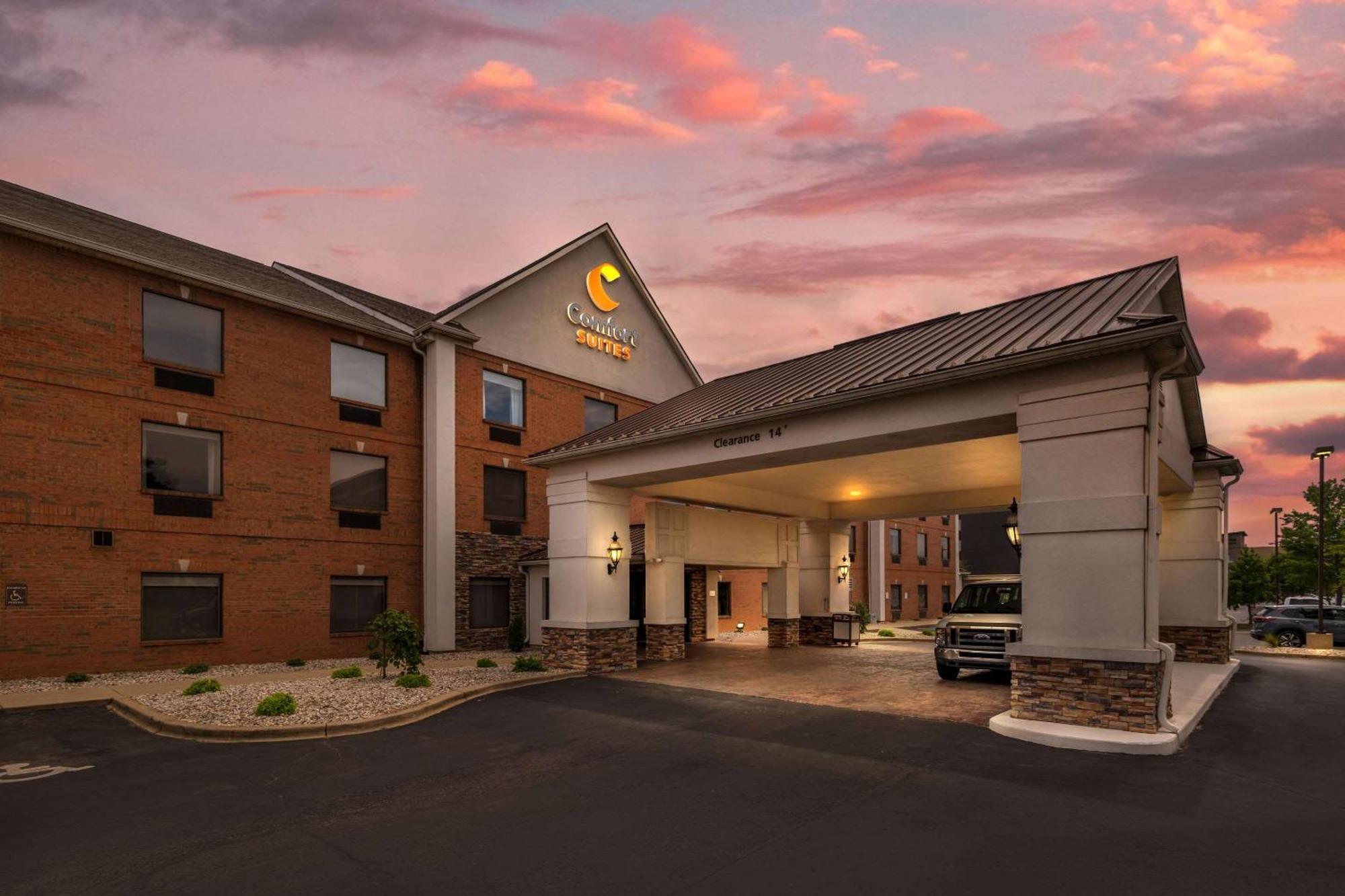 Comfort Suites Louisville Airport Bagian luar foto