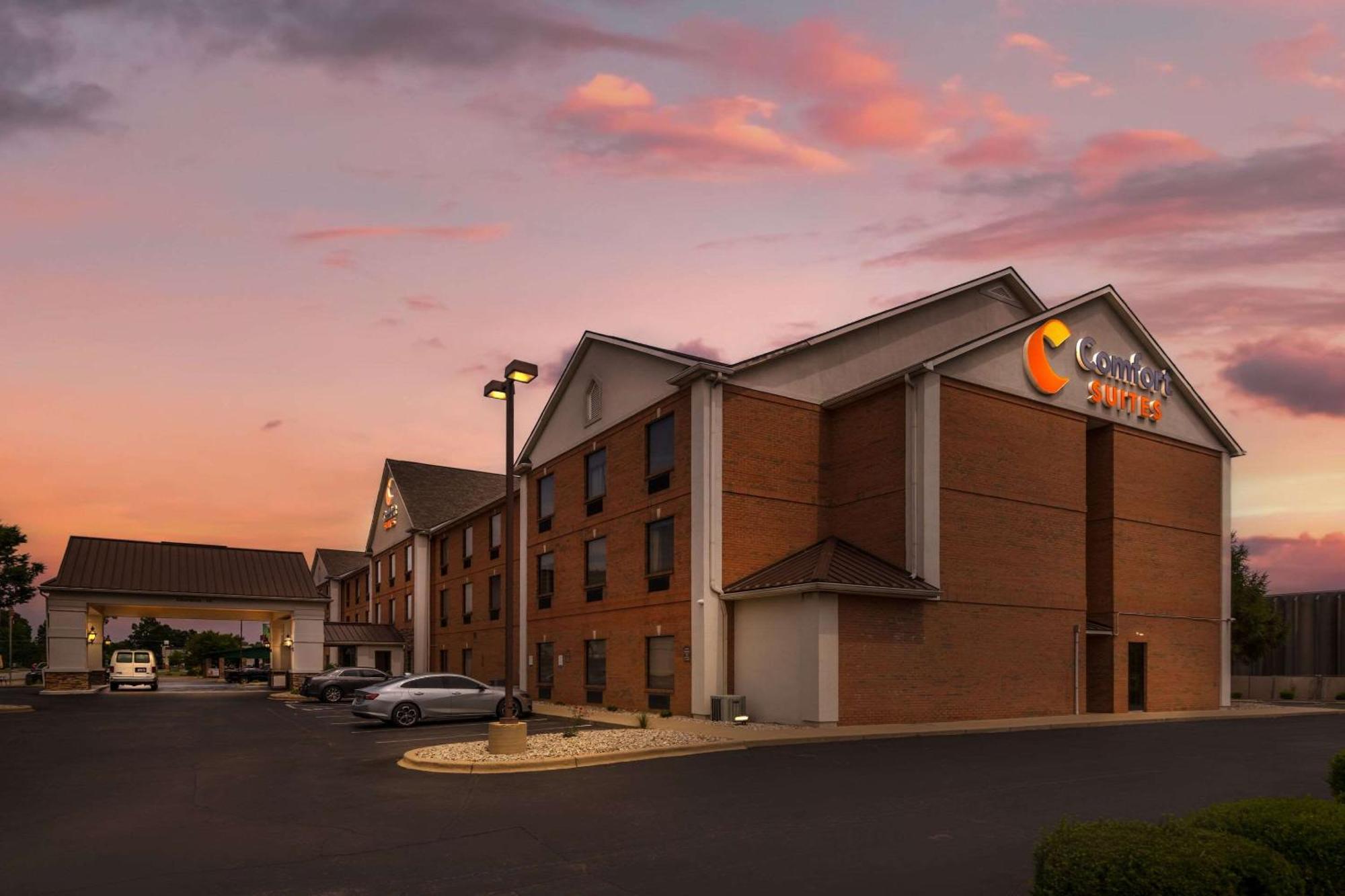 Comfort Suites Louisville Airport Bagian luar foto