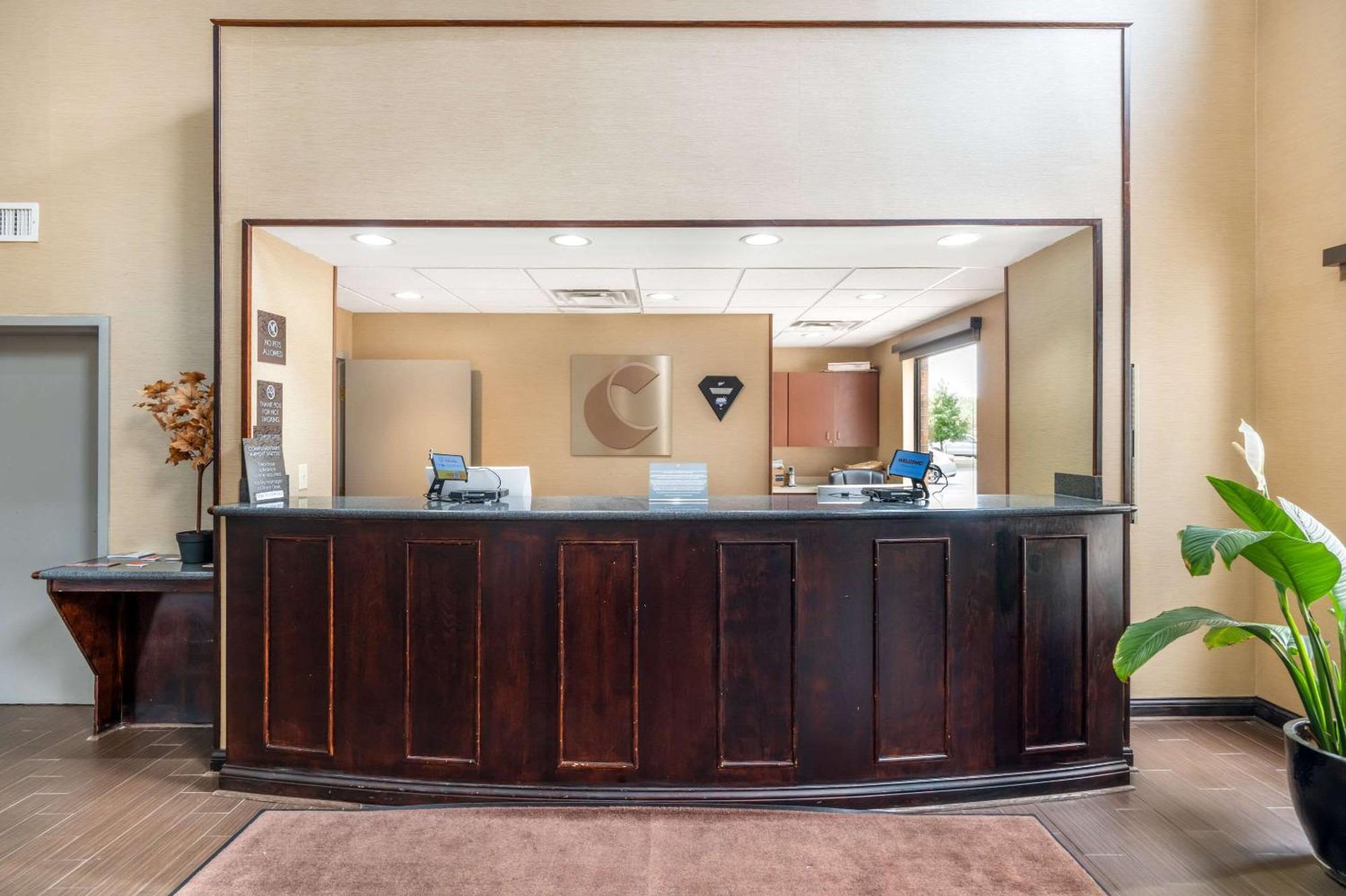 Comfort Suites Louisville Airport Bagian luar foto